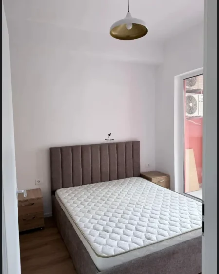 Tirane, jepet me qera apartament 1+1 Kati 5, 60 m² 400 € (ALI DEMI)