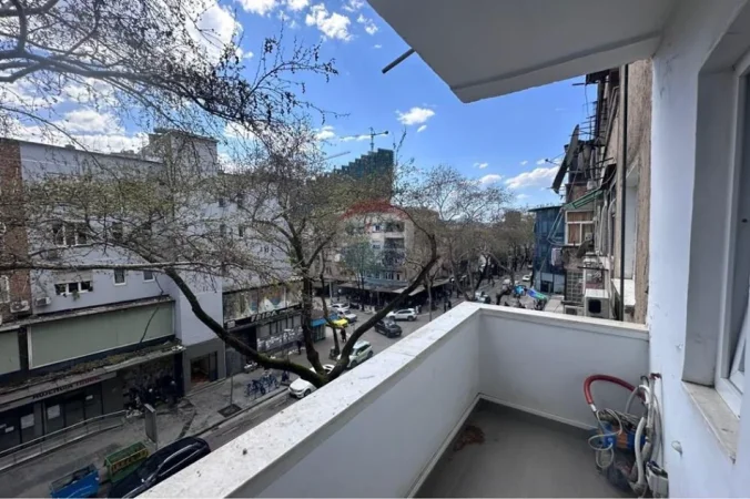 Tirane, jepet me qera apartament 1+1 Kati 4, 56 m² 650 € 