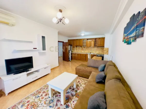 Tirane, jepet me qera apartament 2+1+Ballkon Kati 4, 100 m² 700 € 