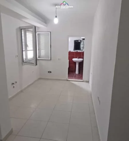Tirane, jepet me qera apartament 3+1 Kati 2, 110 m² 420 € (xhanfize keko)