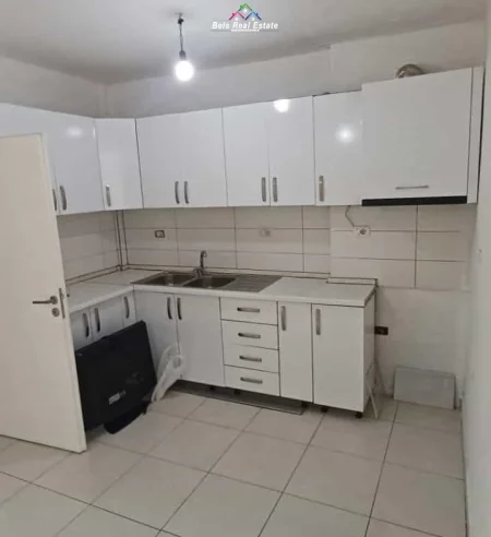 Tirane, jepet me qera apartament 3+1 Kati 2, 110 m² 420 € (xhanfize keko)