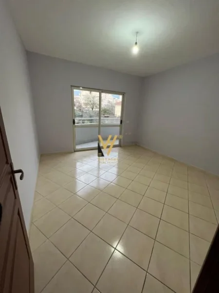 Tirane, shitet apartament 1+1+Ballkon Kati 5, 85 m² 110.000 € (FRESKU)