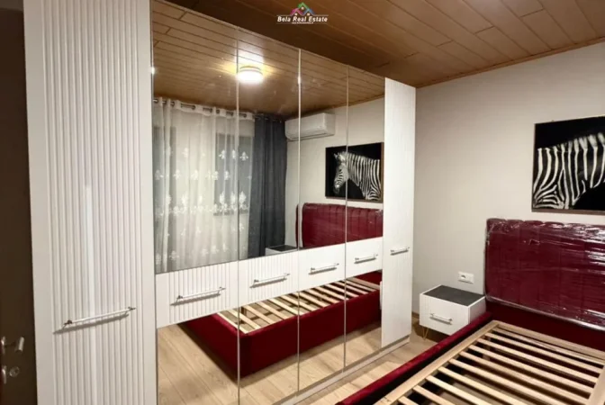 Tirane, jepet me qera Vile 1+1+Ballkon Kati 2, 55 m² 580 € (rruga e kavajes)