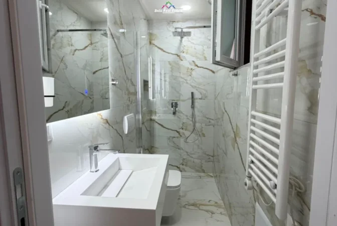 Tirane, jepet me qera Vile 1+1+Ballkon Kati 2, 55 m² 580 € (rruga e kavajes)