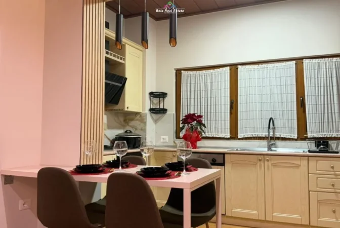 Tirane, jepet me qera Vile 1+1+Ballkon Kati 2, 55 m² 580 € (rruga e kavajes)