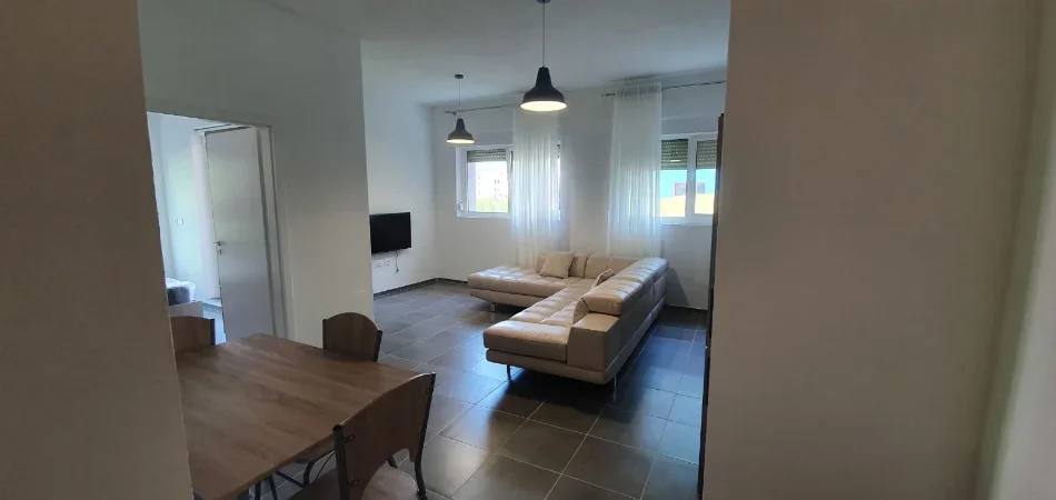 Tirane, jepet me qera apartament 2+1 Kati 1, 82 m² 450 € (Komplesi Mangalem ne Ali Dem)