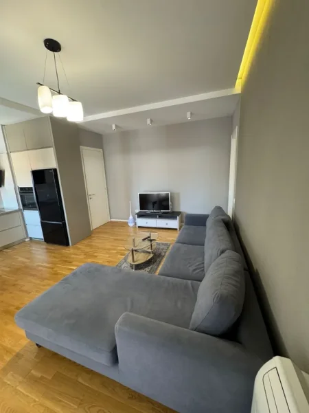 Tirane, jepet me qera apartament 2+1 Kati 7, 115 m² 1.200 € (DELIJORGJI)