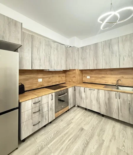 Tirane, jepet me qera apartament 1+1+Aneks+Ballkon Kati 4, 68 m² 500 € 