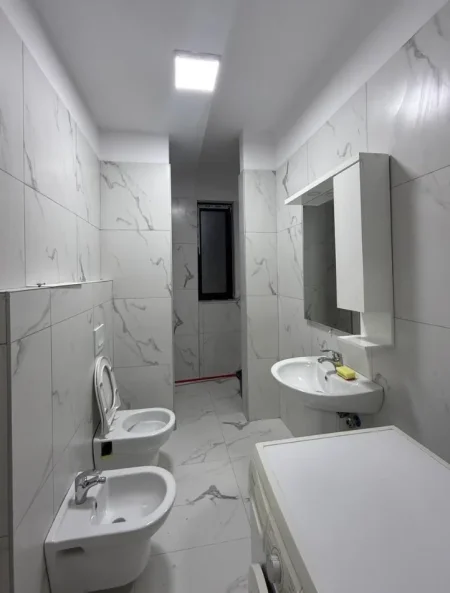 Tirane, jepet me qera apartament 1+1+Aneks+Ballkon Kati 4, 68 m² 500 € 