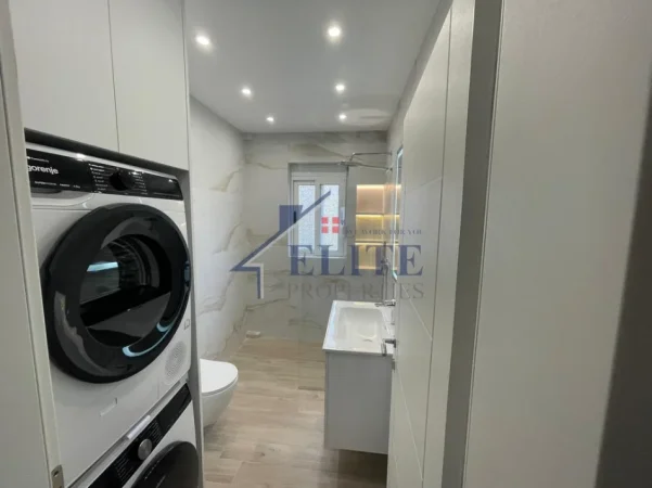 Tirane, jepet me qera zyre Kati 3, 110 m² 1.200 € (9 kateshet)