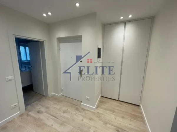 Tirane, jepet me qera zyre Kati 3, 110 m² 1.200 € (9 kateshet)