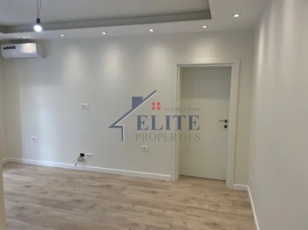 Tirane, jepet me qera zyre Kati 3, 110 m² 1.200 € (9 kateshet)