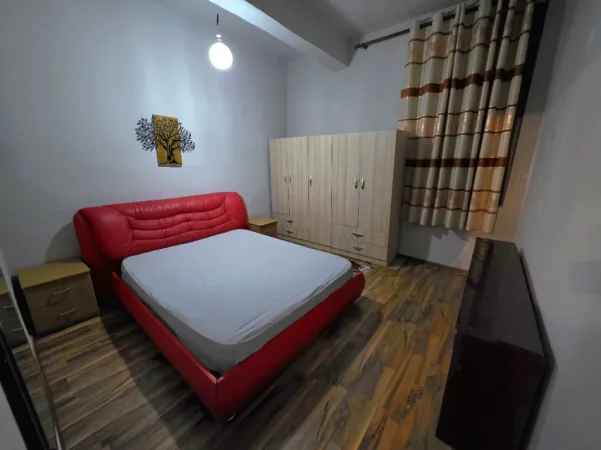 Tirane, jepet me qera apartament 1+1 , 70 m² 500 € (Myslym Shyri)