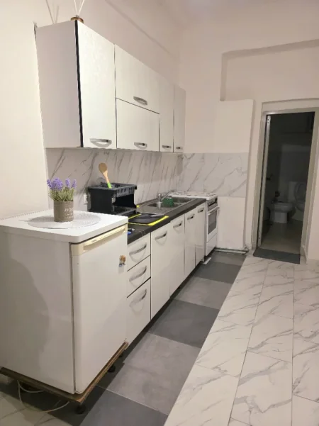 Tirane, jepet me qera apartament 1+1 , 70 m² 500 € (Myslym Shyri)
