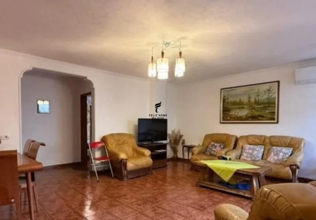 Tirane, jepet me qera zyre Kati 1, 100 m² 900 € (ZOGU I ZI)