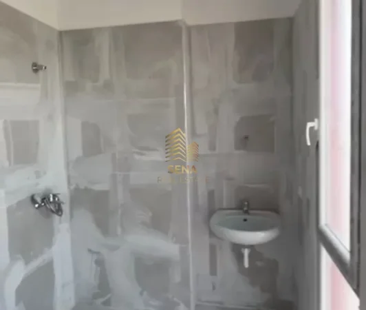 Tirane, jepet me qera ambjent biznesi Kati 5, 148 m² 900 € (Spitali QSUT)