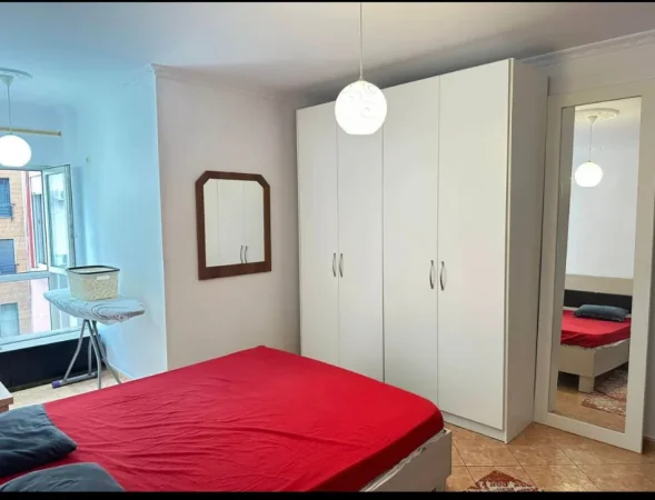 Tirane, jepet me qera apartament 2+1 Kati 3, 120 m² (Zogu i Zi)