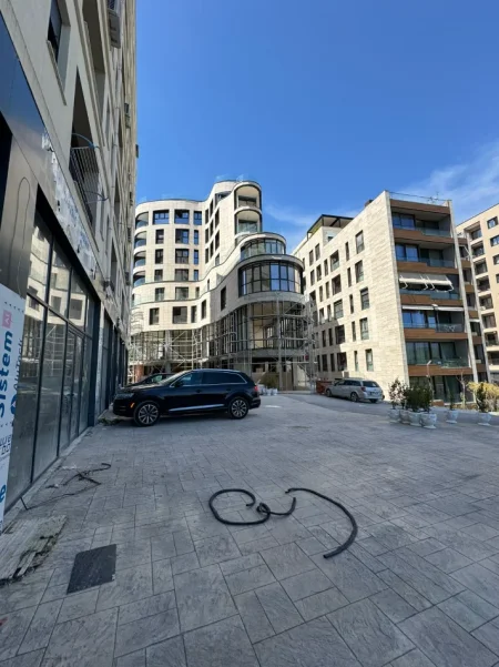 Tirane, shitet dyqan Kati 0, 625 m² 2.500.000 € (LIQENI I THATE)