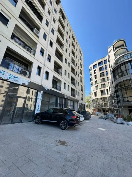 Tirane, shitet dyqan Kati 0, 625 m² 2.500.000 € (LIQENI I THATE)