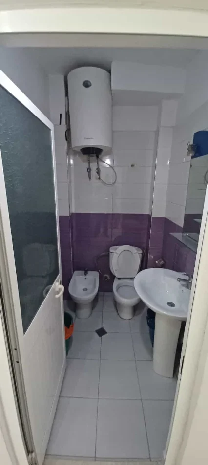 Tirane, jepet me qera apartament 3+1 Kati 2, 110 m² 420 € (Rruga Xhanfize Keko)