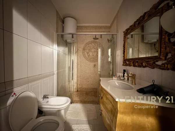 Tirane, shitet apartament 2+1+Ballkon Kati 2, 124 m² 300.000 € (kodra e diellit)