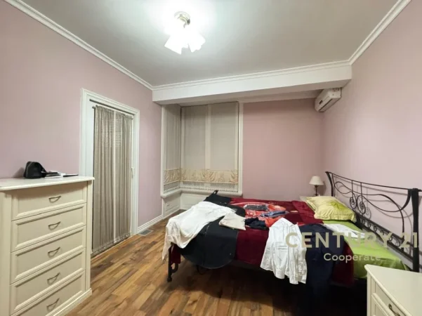 Tirane, shitet apartament 2+1+Ballkon Kati 2, 124 m² 300.000 € (kodra e diellit)