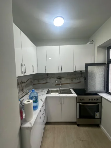 Tirane, jepet me qera apartament 1+1+Ballkon Kati 2, 60 m² 600 € (Rruga Elbasanit, Shkolla e Baletit)