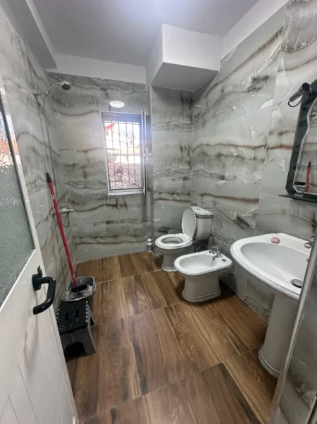Tirane, jepet me qera apartament 1+1+Ballkon Kati 2, 60 m² 600 € (Rruga Elbasanit, Shkolla e Baletit)