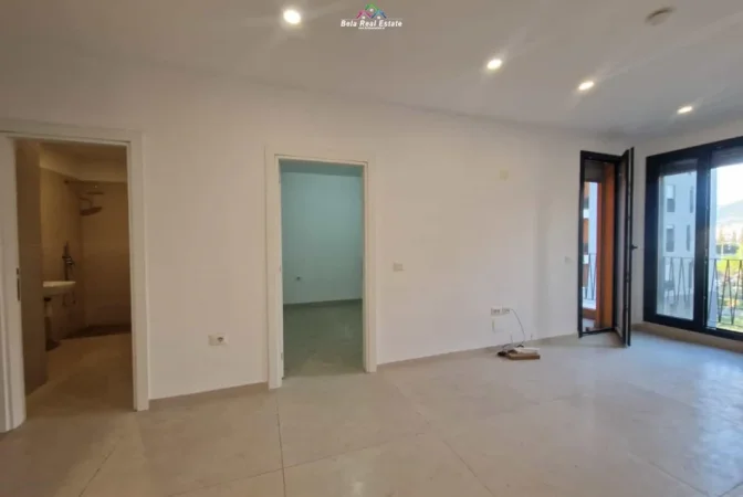 Tirane, jepet me qera zyre Kati 3, 66 m² 570 € (Rruga Kongresi i Manastirit)