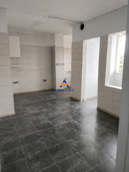 Elbasan, jepet me qera apartament 1+1 Kati 1, 54 m² 314 € 