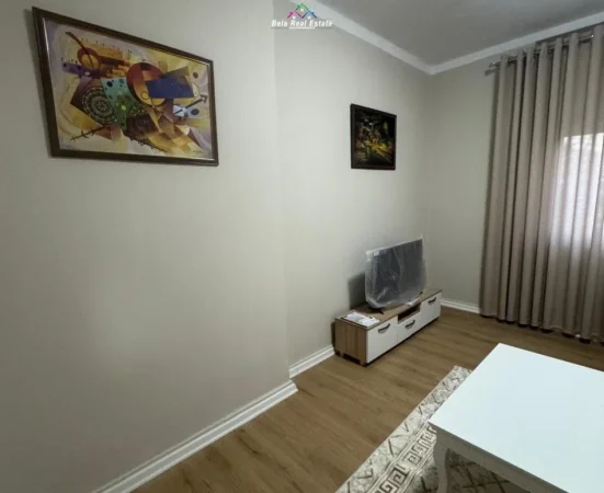 Tirane, jepet me qera apartament 1+1 Kati 5, 65 m² 550 € (Pallatet Agimi)