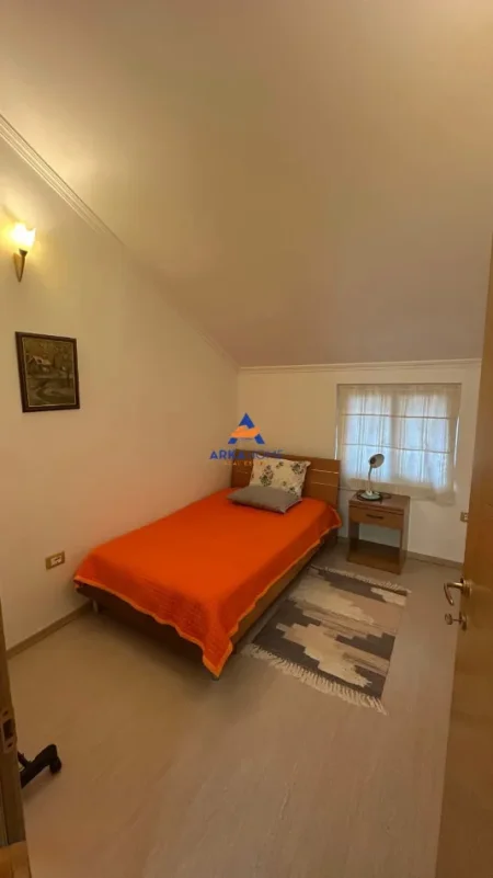 Tirane, jepet me qera apartament 3+1+Ballkon Kati 2, 144 m² 891 € 