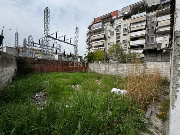 Tirane, jepet me qera apartament 2+1 Kati 0, 250 m² 550 € (don bosko)