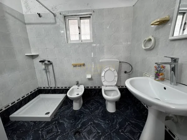 Tirane, jepet me qera apartament 2+1 Kati 0, 250 m² 550 € (don bosko)
