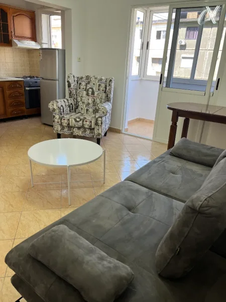 Tirane, jap me qera apartament 1+1+Aneks+Ballkon Kati 4, 55 m² 415 € (Rruga Belul Hatibi)