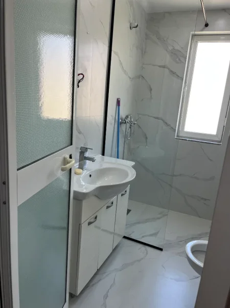 Tirane, jap me qera apartament 1+1+Aneks+Ballkon Kati 4, 55 m² 415 € (Rruga Belul Hatibi)