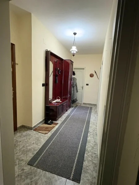 Tirane, jepet me qera apartament 2+1 Kati 5, 95 m² 600 € 