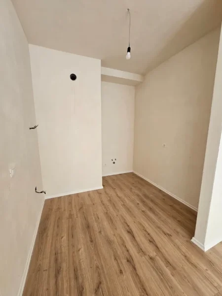 Tirane, shitet apartament 3+1+Ballkon Kati 4, 125 m² 400.000 € (Komuna e Parisit)
