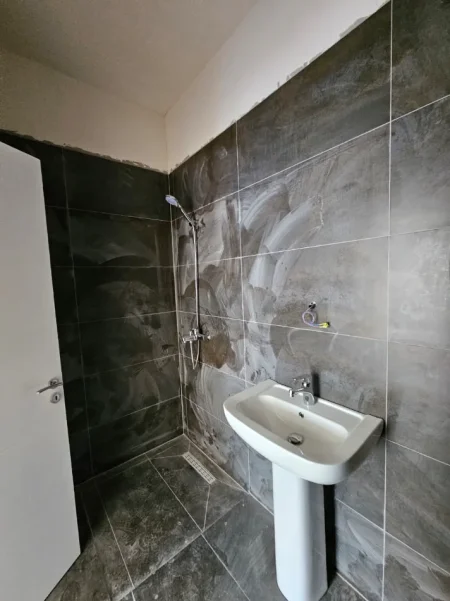Tirane, shitet apartament 3+1+Ballkon Kati 4, 125 m² 400.000 € (Komuna e Parisit)
