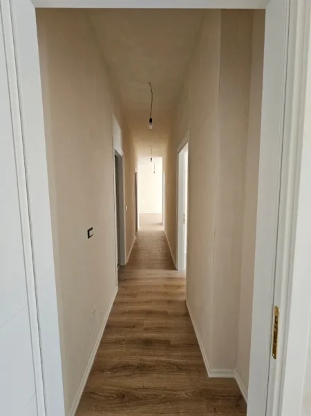 Tirane, shitet apartament 3+1+Ballkon Kati 4, 125 m² 400.000 € (Komuna e Parisit)