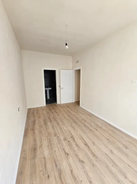 Tirane, shitet apartament 3+1+Ballkon Kati 4, 125 m² 400.000 € (Komuna e Parisit)