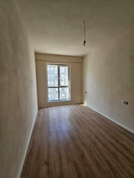 Tirane, shitet apartament 3+1+Ballkon Kati 4, 125 m² 400.000 € (Komuna e Parisit)