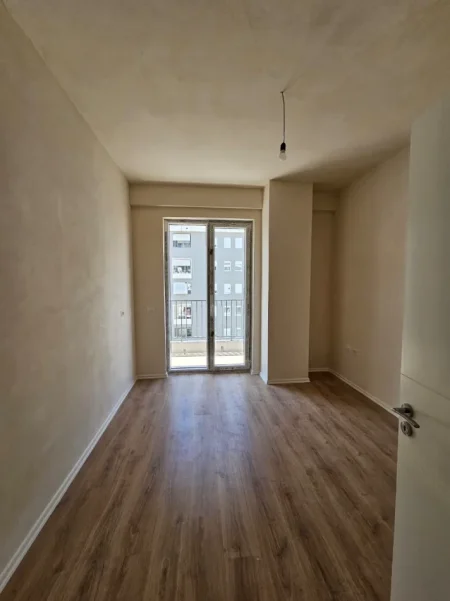 Tirane, shitet apartament 3+1+Ballkon Kati 4, 125 m² 400.000 € (Komuna e Parisit)
