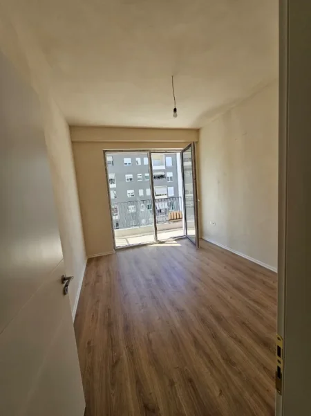 Tirane, shitet apartament 3+1+Ballkon Kati 4, 125 m² 400.000 € (Komuna e Parisit)