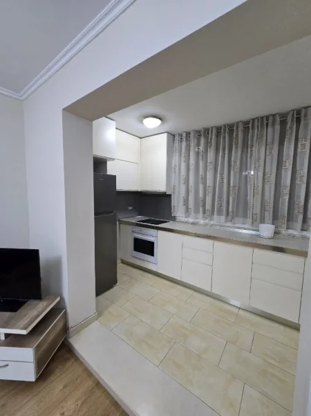 Tirane, jepet me qera apartament 1+1 Kati 3, 65 m² 550 € (Shkolla Besnik Sykja tek Vasil Shanto)
