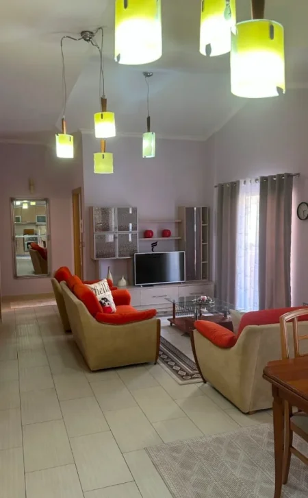 Tirane, jepet me qera apartament 3+1 Kati 3, 144 m² 850 € (KOMUNA E PARISIT)