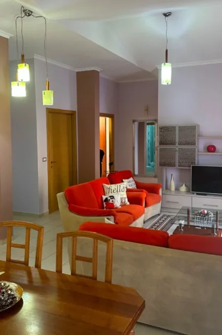 Tirane, jepet me qera apartament 3+1 Kati 3, 144 m² 850 € (KOMUNA E PARISIT)