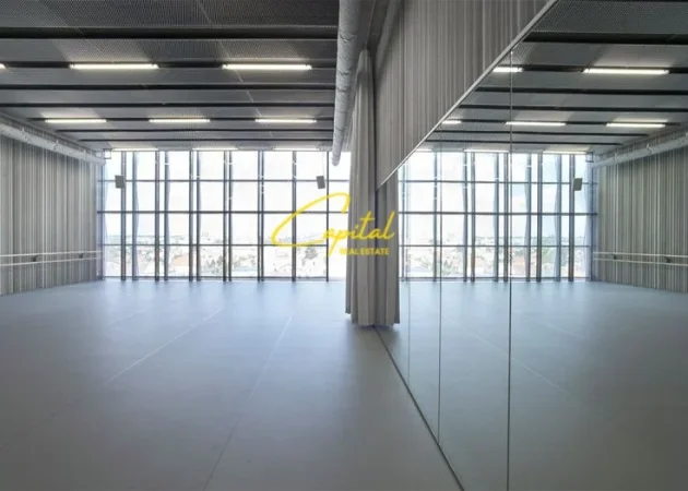 Tirane, jepet me qera ambjent biznesi Kati 0, 289 m² 4.600 € (ZOGU I ZI)