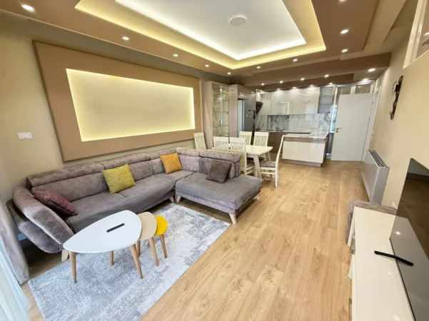 Tirane, jepet me qera apartament 2+1 Kati 2, 95 m² 900 € (Rruga Tafaj)