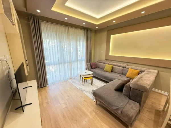Tirane, jepet me qera apartament 2+1 Kati 2, 95 m² 900 € (Rruga Tafaj)